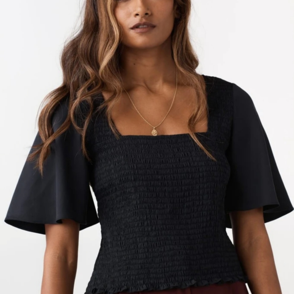 Vetta - The Smocked Flutter Sleeve Blouse - Black
